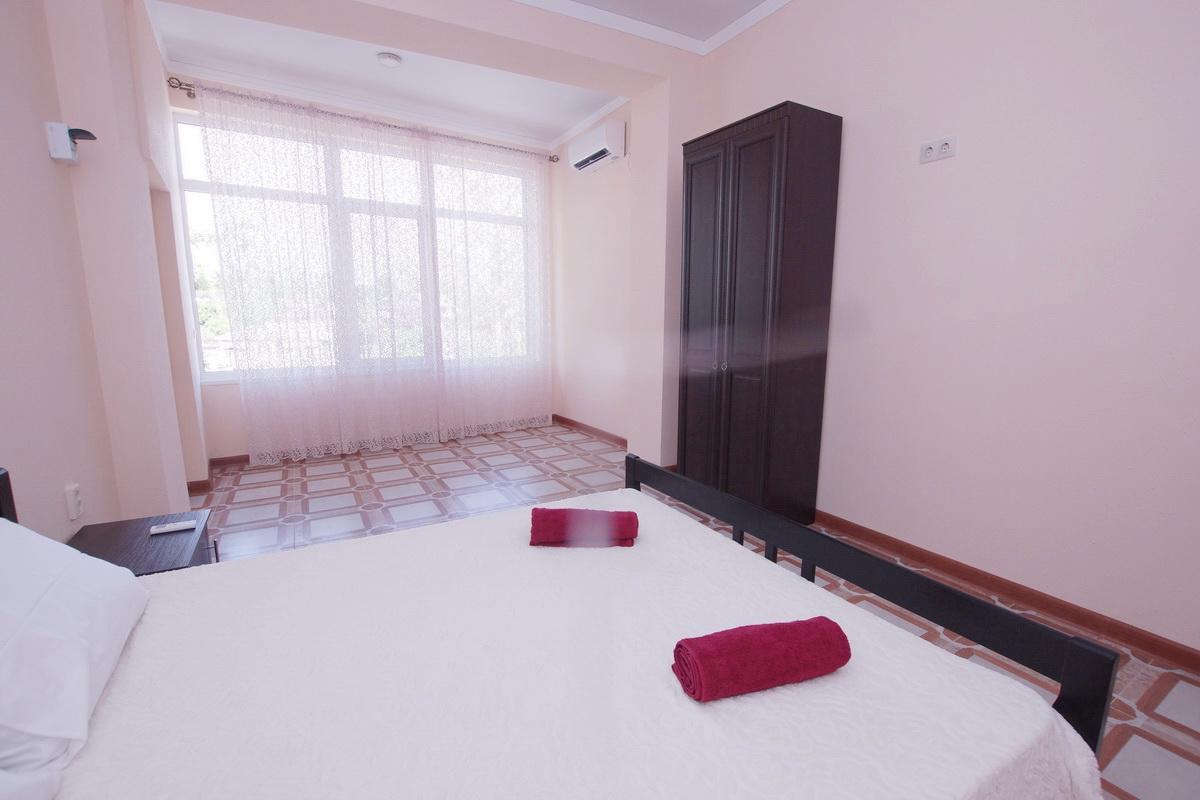 Guest House Belyi Lebed Sukhumi Exterior photo